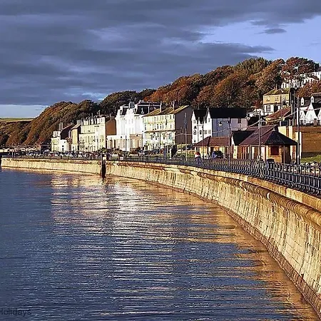 Montys Maison - Part Of The The Bay Filey Village With Pool, Gym And Direct Access, Pub, Restaurant, Tennis And Meadows Walks Reighton