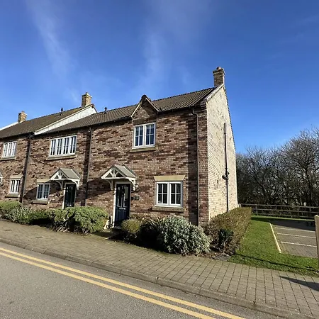 Ferienhaus Montys Maison - Part Of The The Bay Filey Village With Pool, Gym And Direct Access, Pub, Restaurant, Tennis And Meadows Walks *