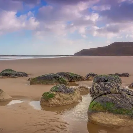 Dom wakacyjny Montys Maison - Part Of The The Bay Filey Holiday Village With Pool, Gym And Direct Beach Access, Pub, Restaurant, Tennis And Meadows Walks