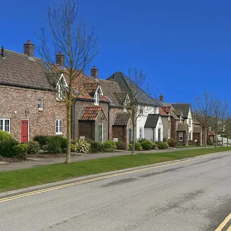 Dom wakacyjny Montys Maison - Part Of The The Bay Filey Holiday Village With Pool, Gym And Direct Beach Access, Pub, Restaurant, Tennis And Meadows Walks Reighton