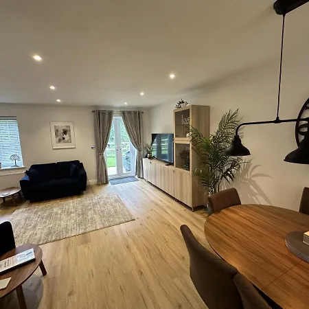 Dom wakacyjny Montys Maison - Part Of The The Bay Filey Holiday Village With Pool, Gym And Direct Beach Access, Pub, Restaurant, Tennis And Meadows Walks Reighton