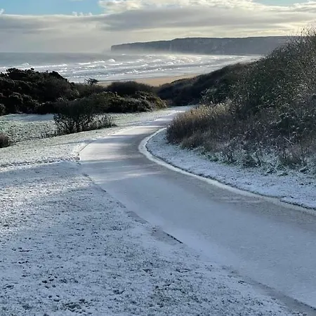 Dom wakacyjny Montys Maison - Part Of The The Bay Filey Holiday Village With Pool, Gym And Direct Beach Access, Pub, Restaurant, Tennis And Meadows Walks